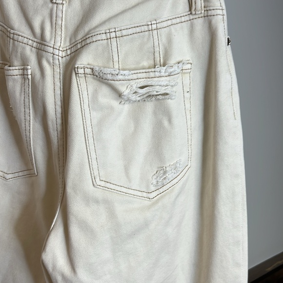 We The Free Curvy Cream Colored Distressed Jeans- 26 - Picture 7 of 8